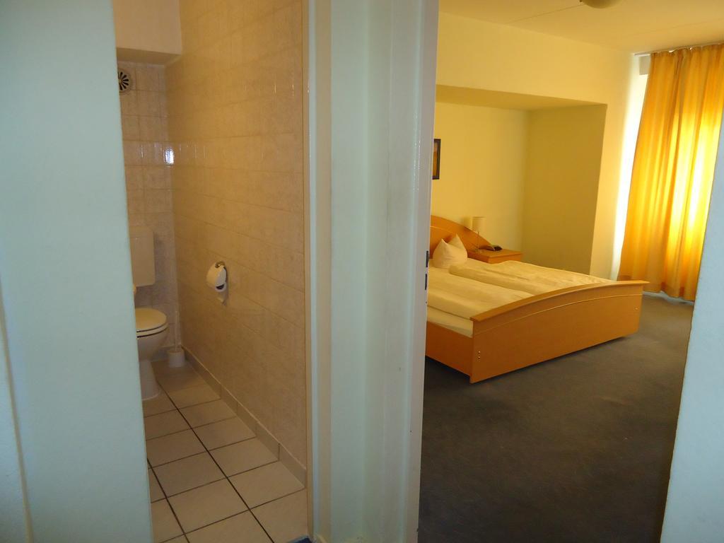 Hotel Kubrat Am Checkpoint Charlie 柏林 客房 照片
