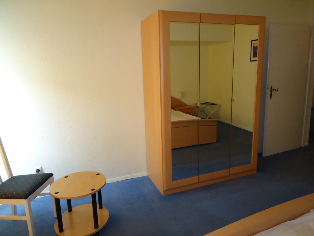 Hotel Kubrat Am Checkpoint Charlie 柏林 客房 照片