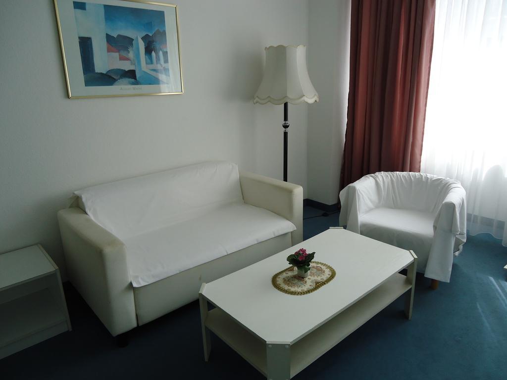 Hotel Kubrat Am Checkpoint Charlie 柏林 客房 照片