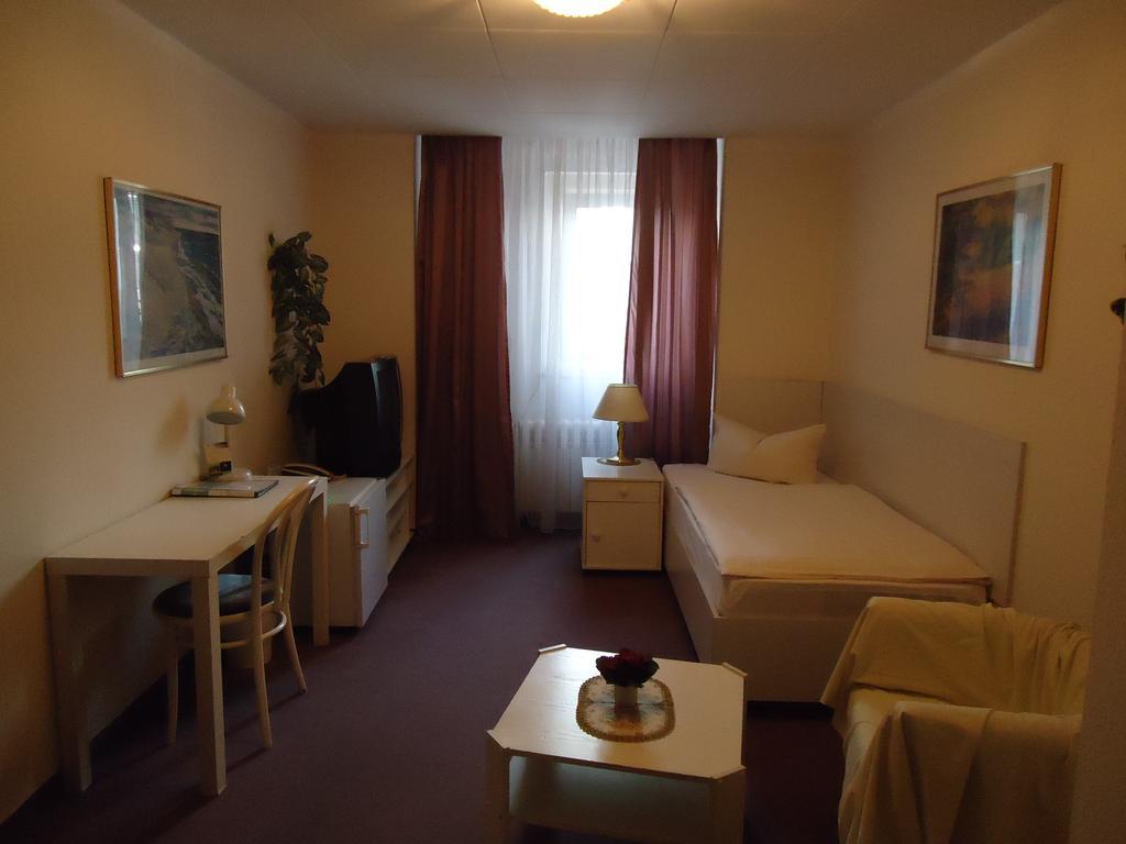Hotel Kubrat Am Checkpoint Charlie 柏林 客房 照片